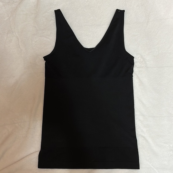 Yummie Shapewear Nylon Seamless 2-Way Tank NWT Size ML - Picture 4 of 9